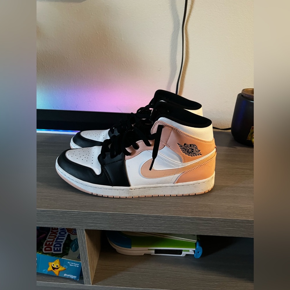 2021 Air Jordan 1 Mid 'Crimson Tint' & Original Box.
